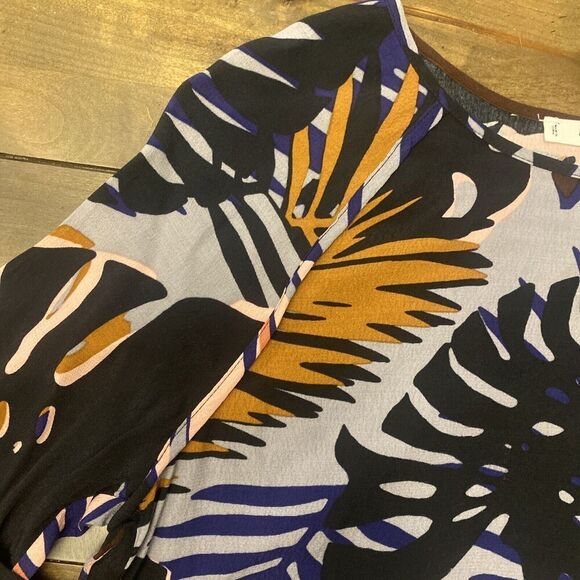 Mango Casual Tropical‎ Leaf Gray Blouse Size 2 Vacation Cruise - Picture 3 of 6